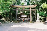 境内にて