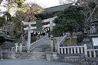 金華山黄金山神社楼門前