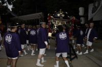 神輿が動き出す