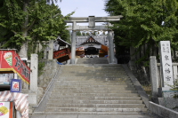 参道にて