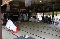 神事にて