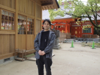 境内にて